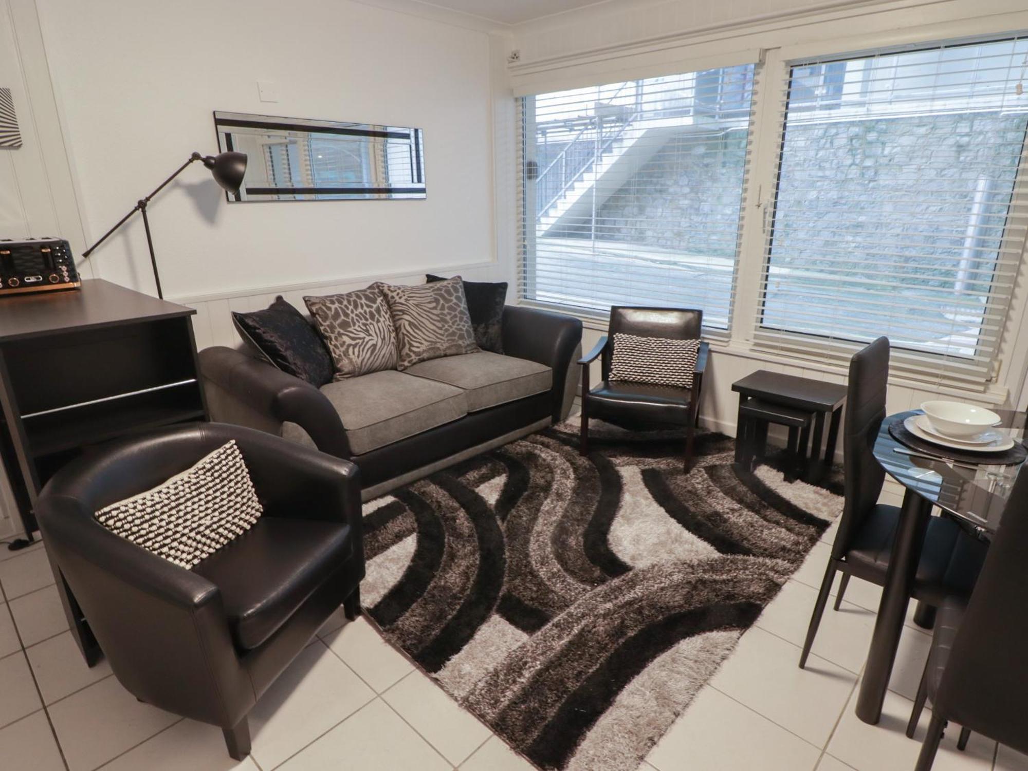 Flat 7 Apartment
