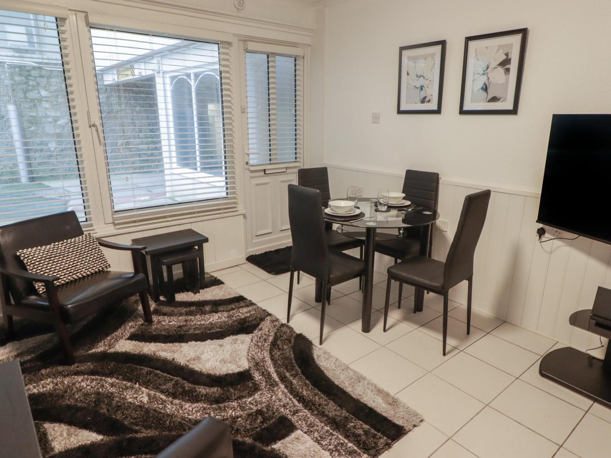 Apartment Flat 7 *